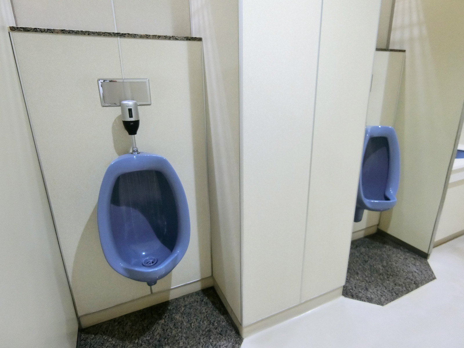 男性用トイレ