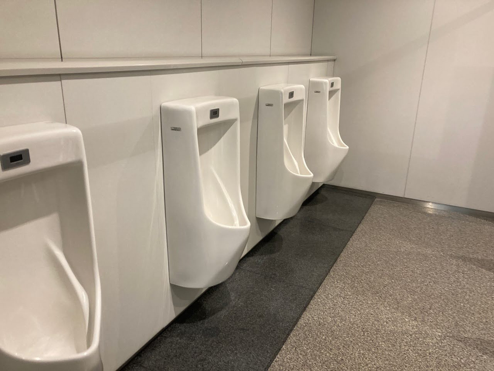 男性用トイレ