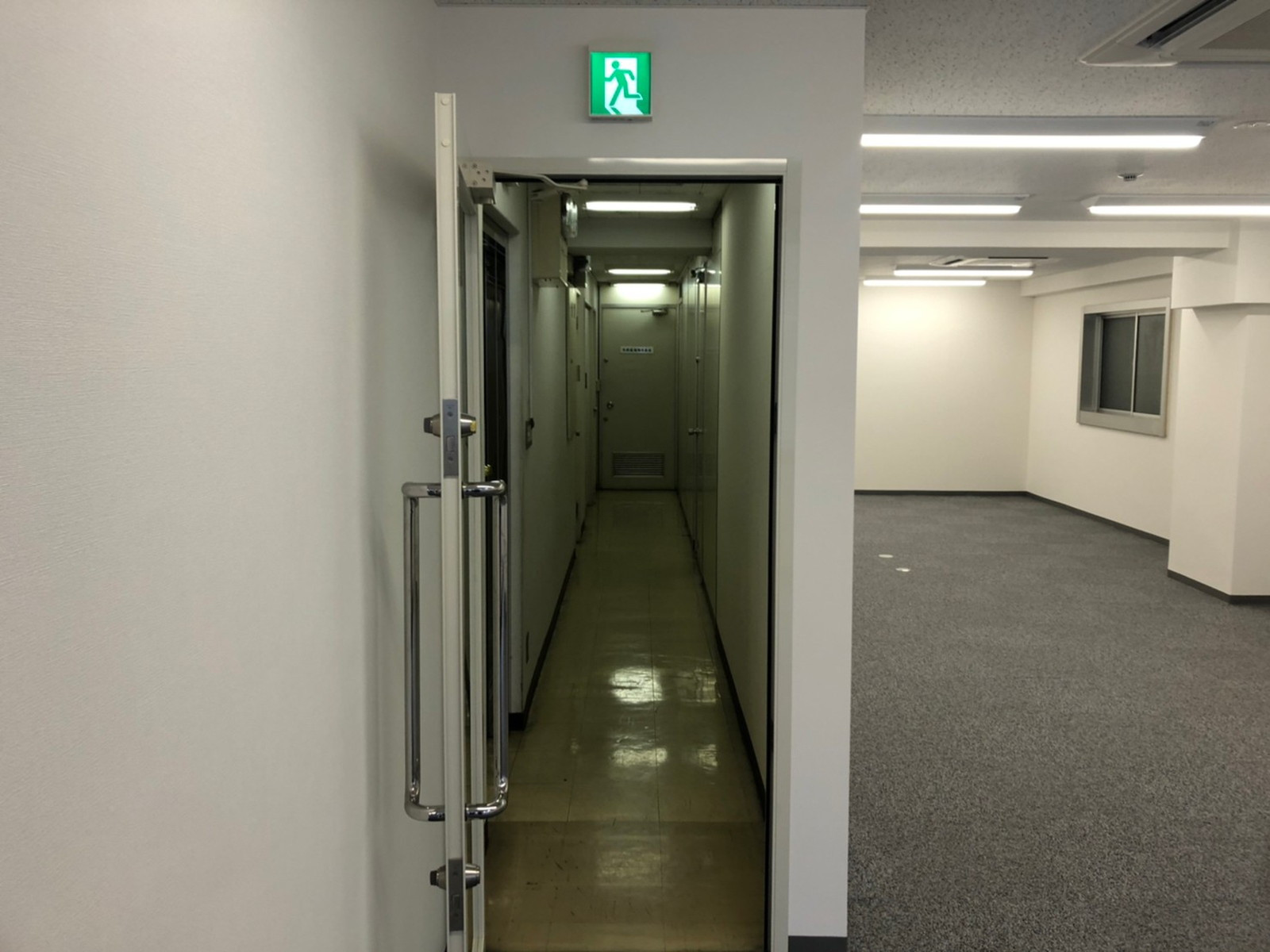 貸室出入り口