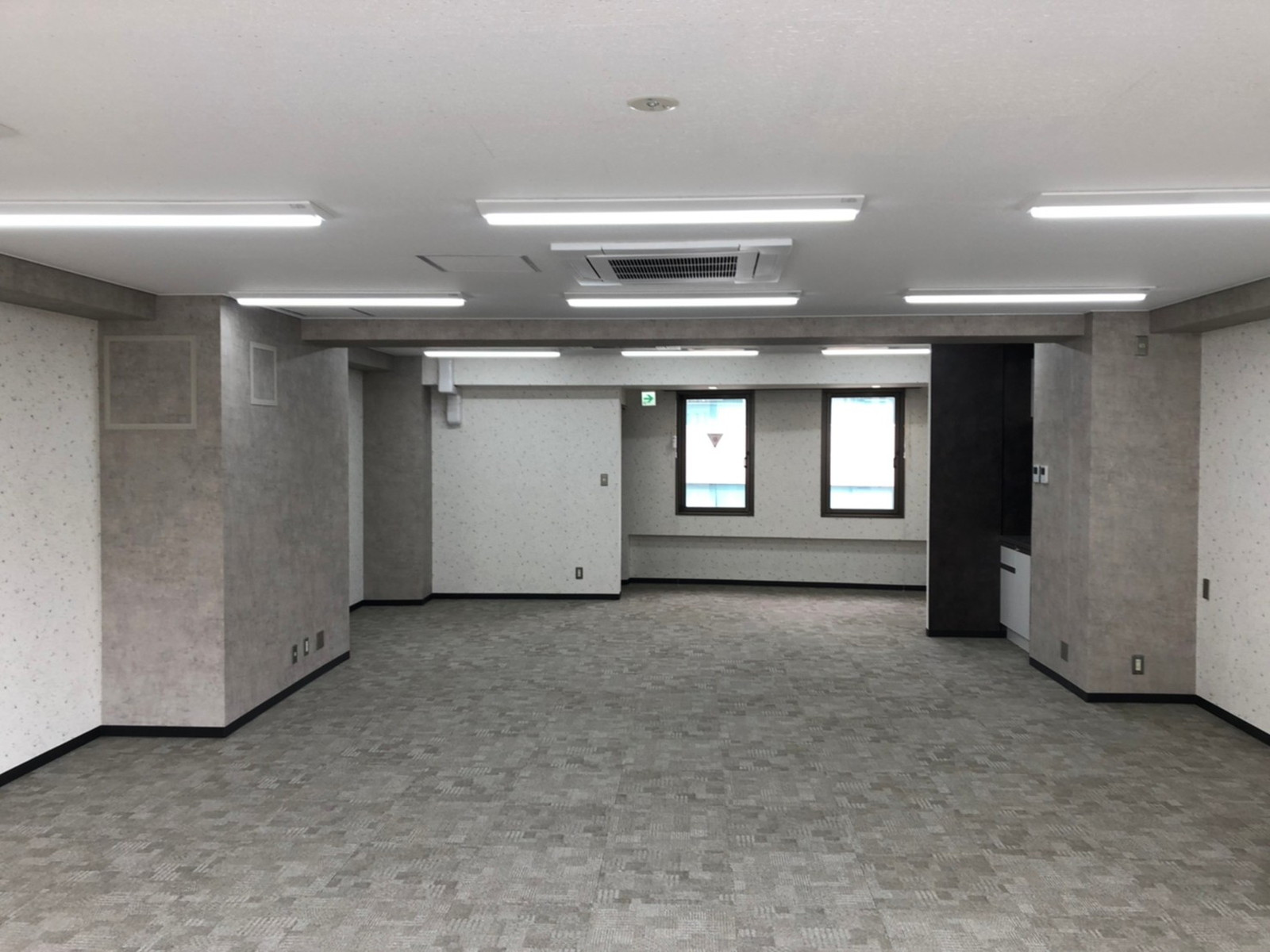 オフィス室内参考画像（）