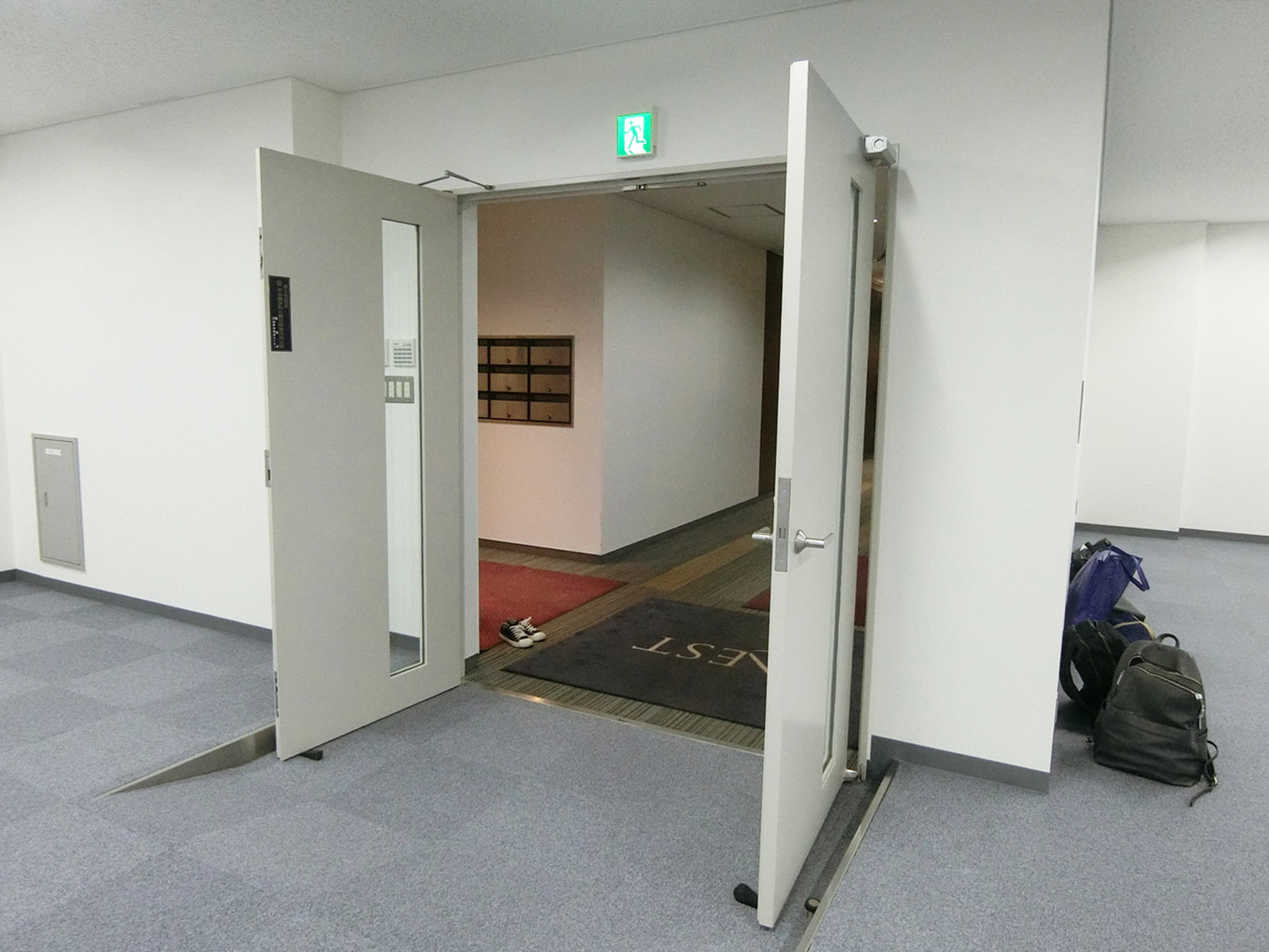 貸室出入口