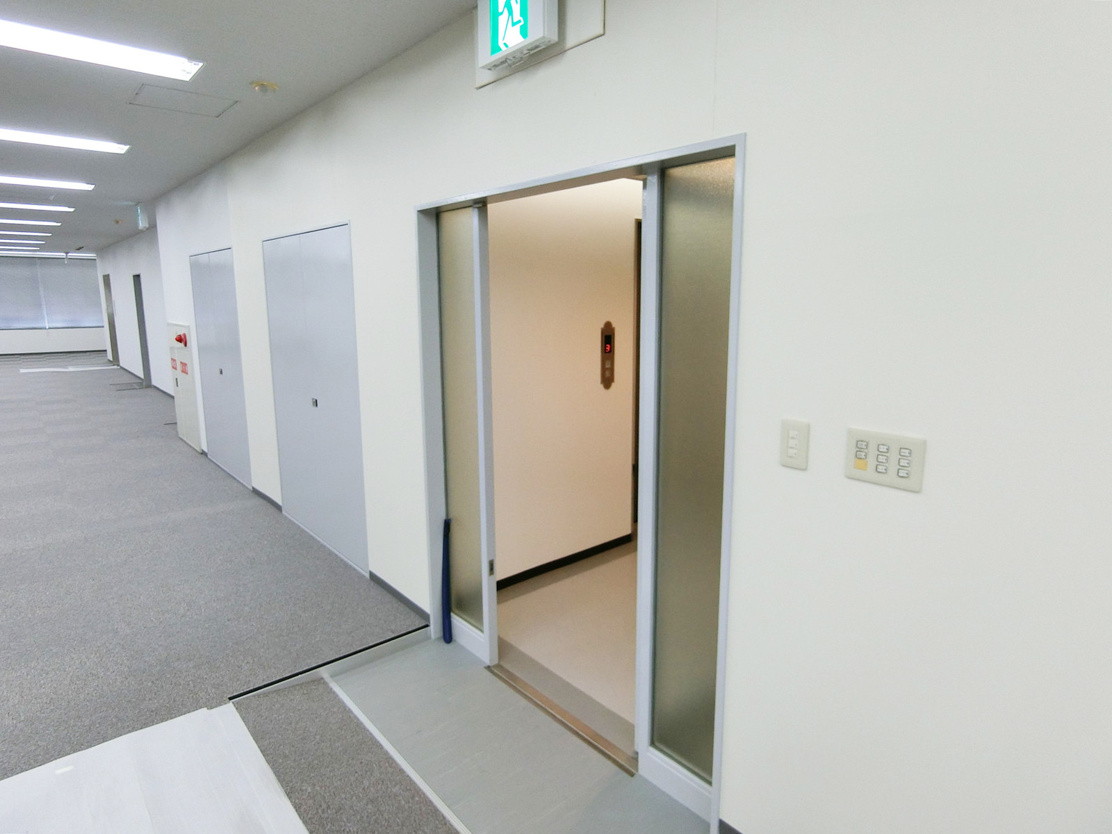 貸室出入口