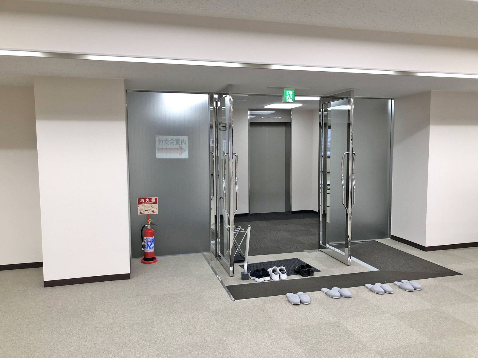 フロア出入り口