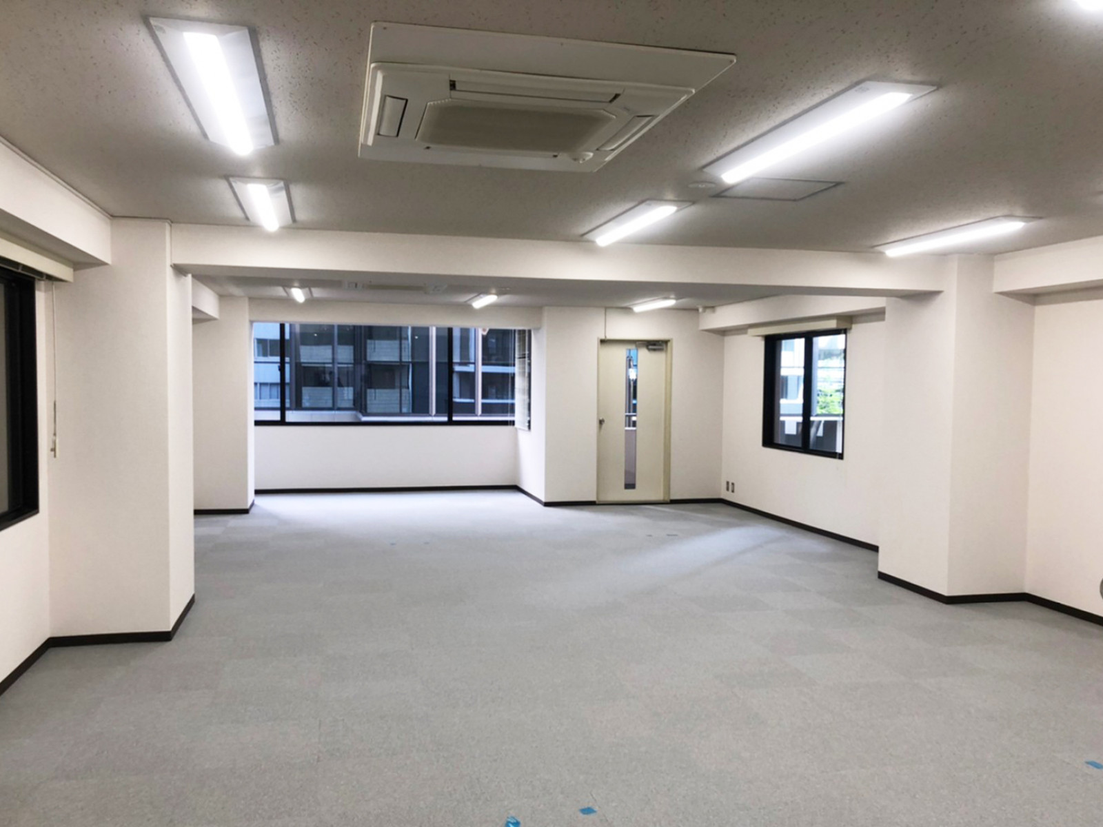 オフィス室内参考画像
