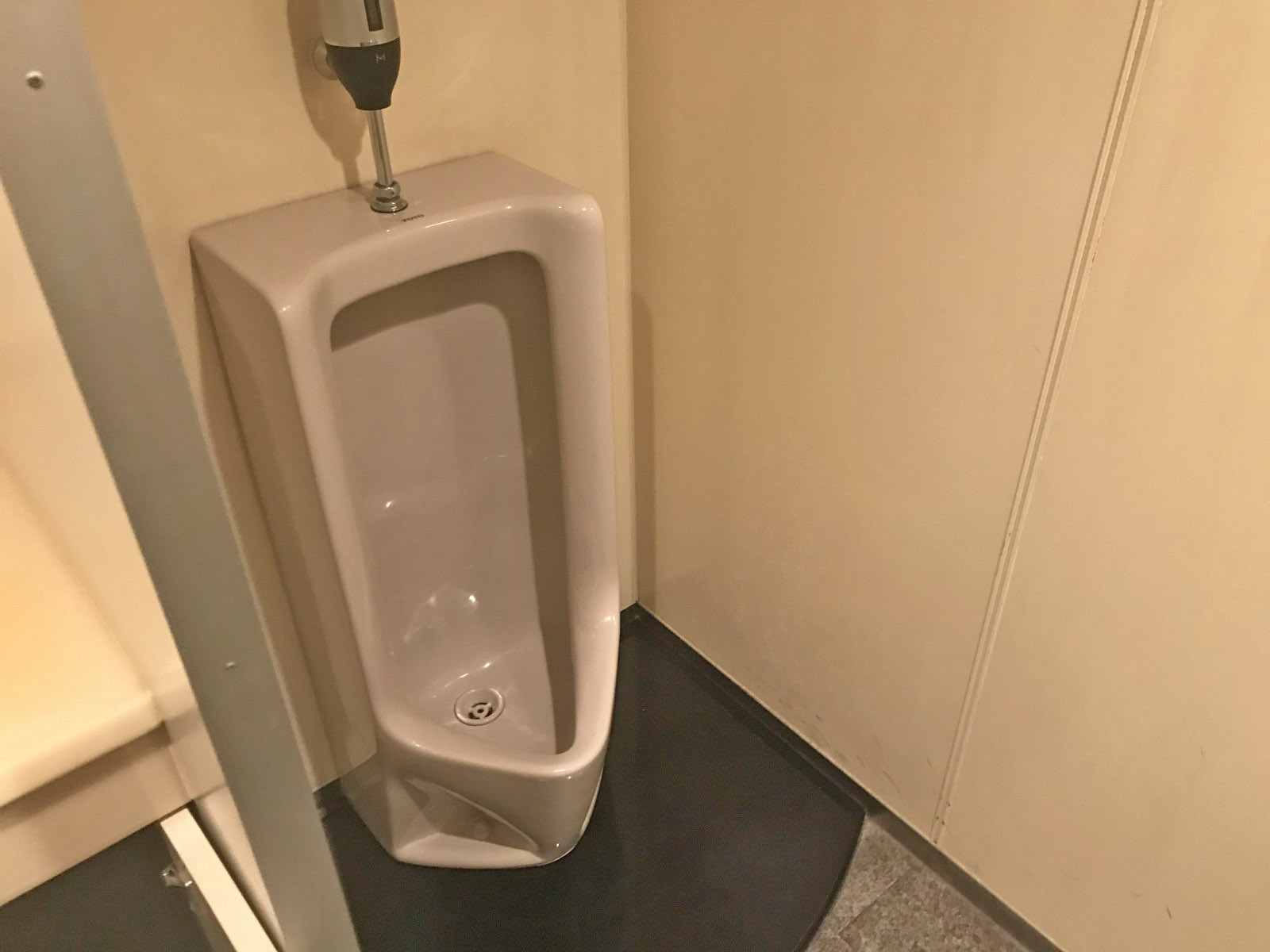 男性用トイレ