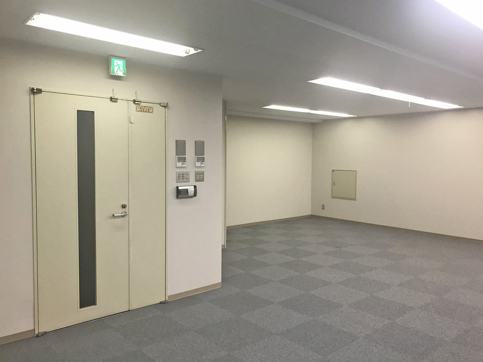 貸室出入り口