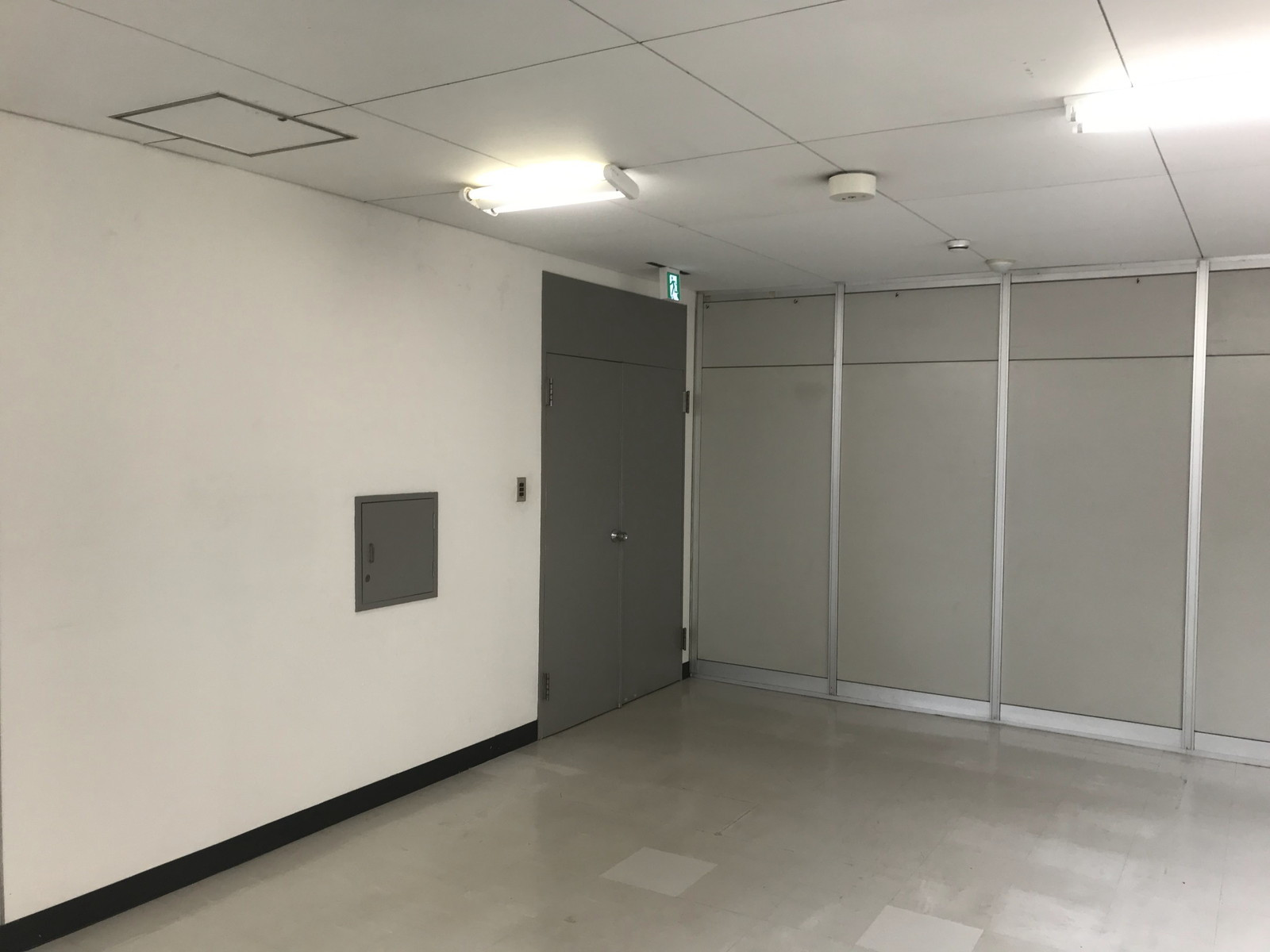 貸室出入り口