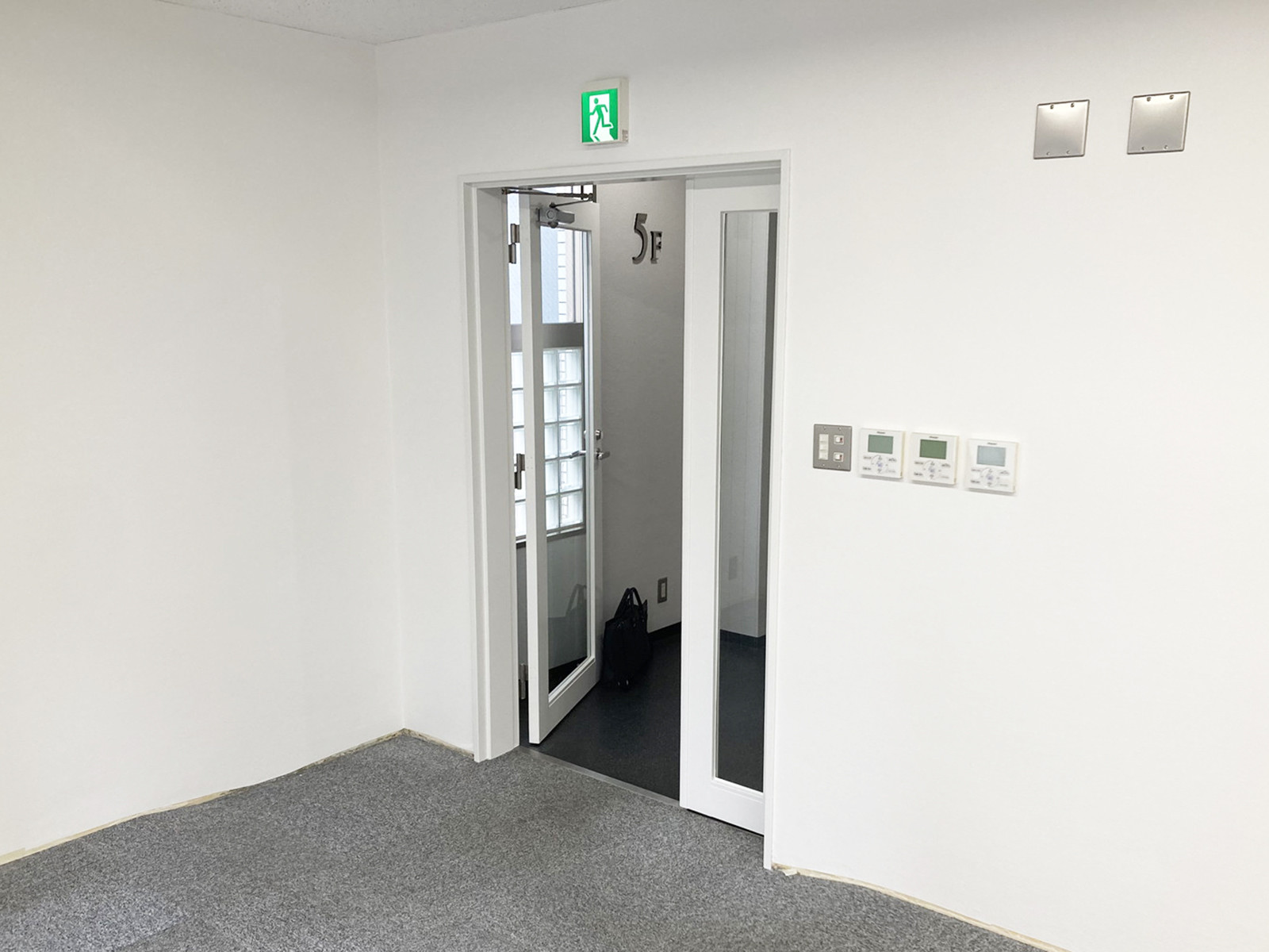 貸室出入口