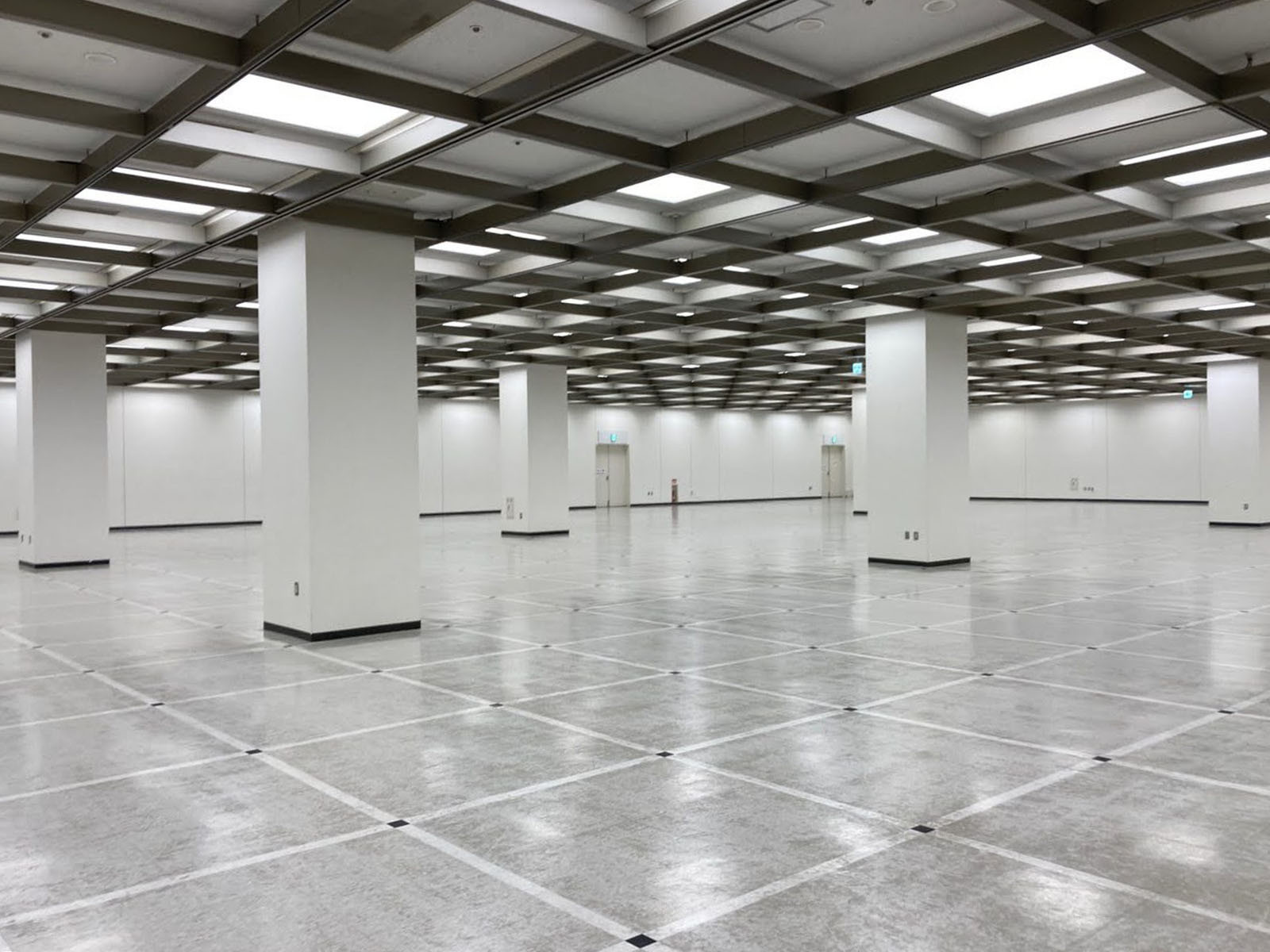 地下のイベントホール