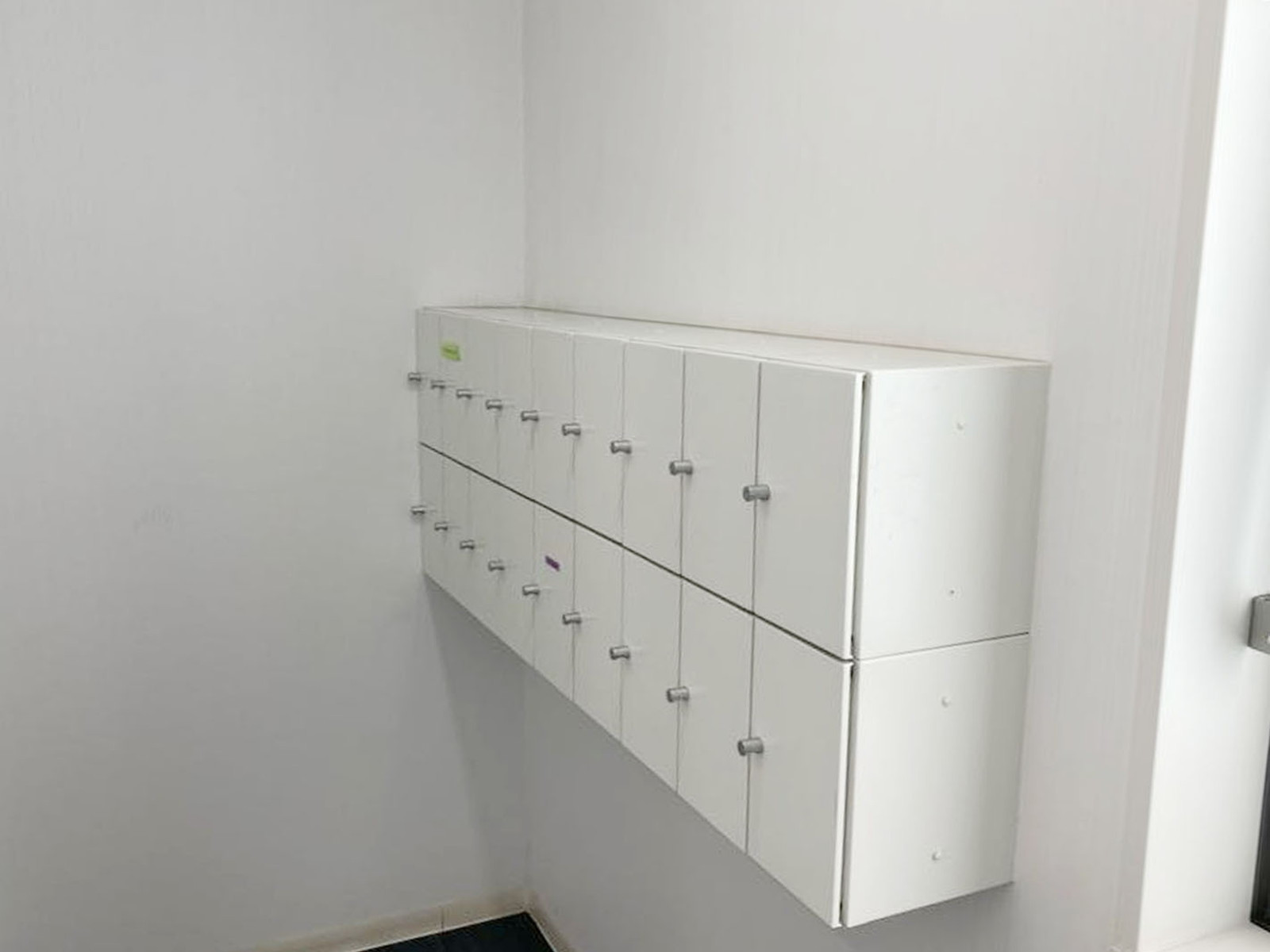 トイレ内の小物ロッカー