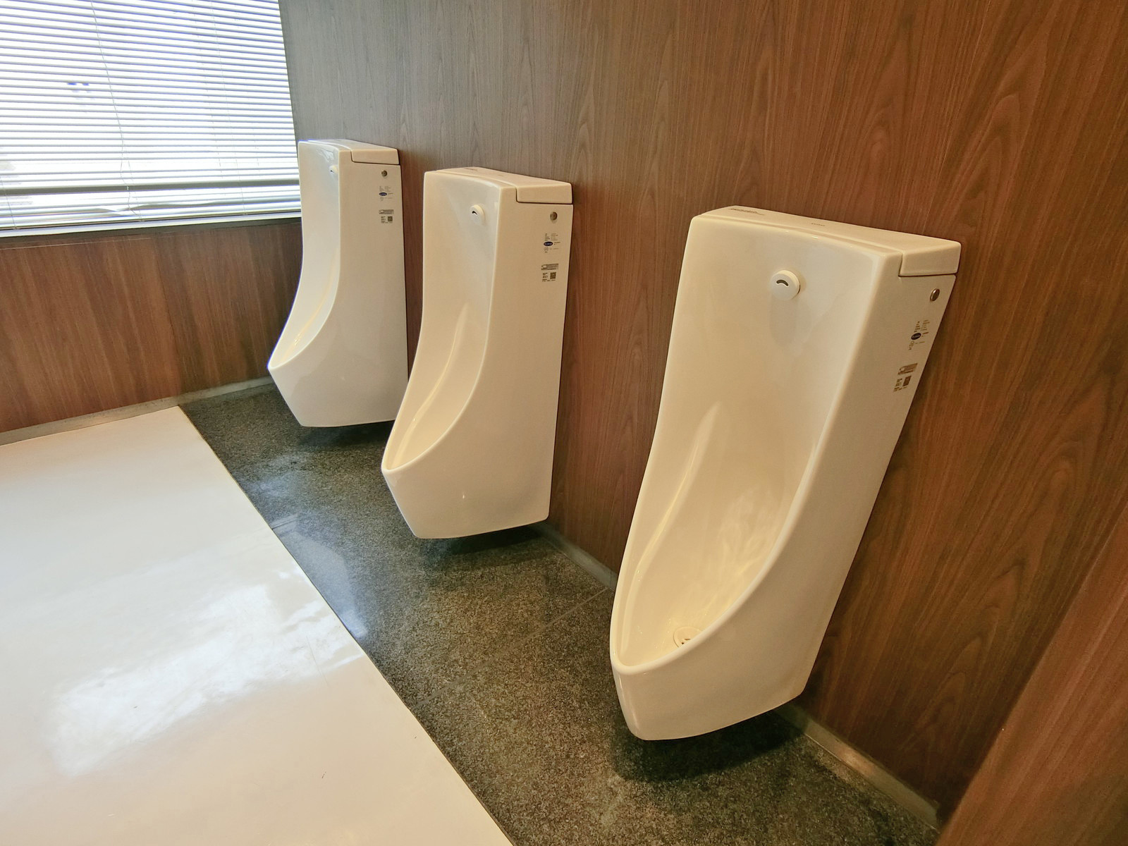 男性用トイレ