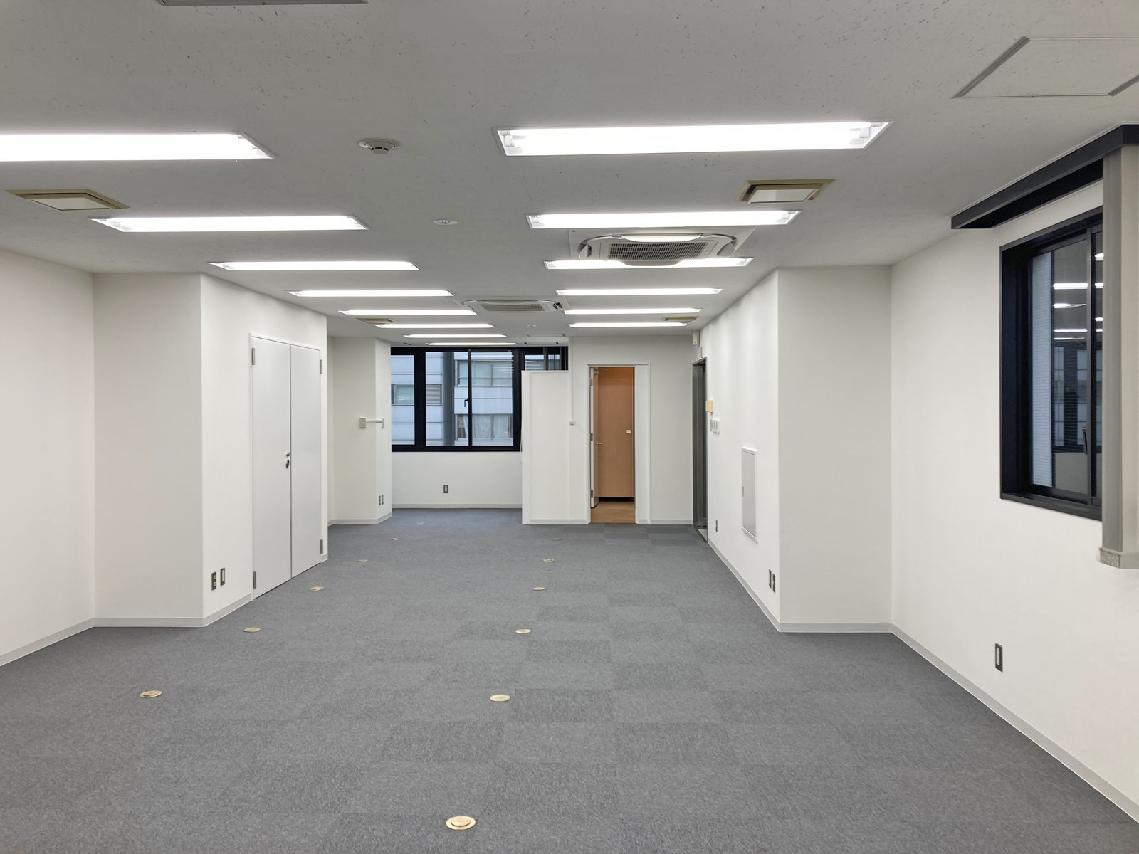 オフィス室内参考画像