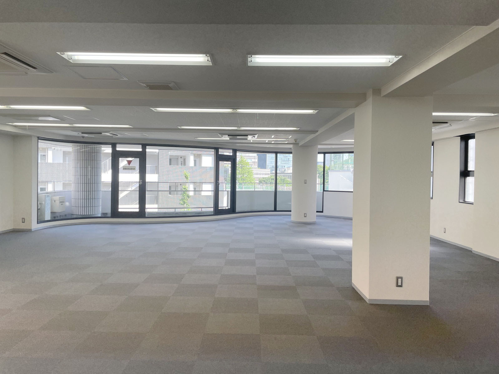 オフィス室内参考画像