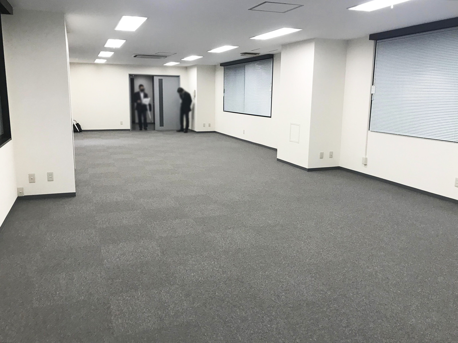 貸室奥側から見た室内