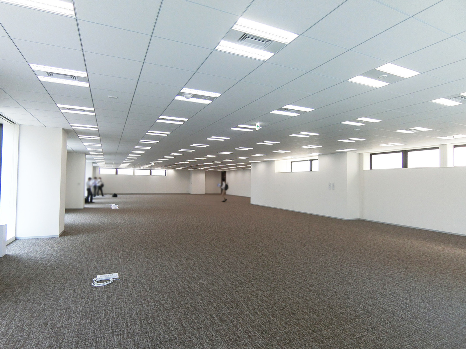貸室奥側から見た室内