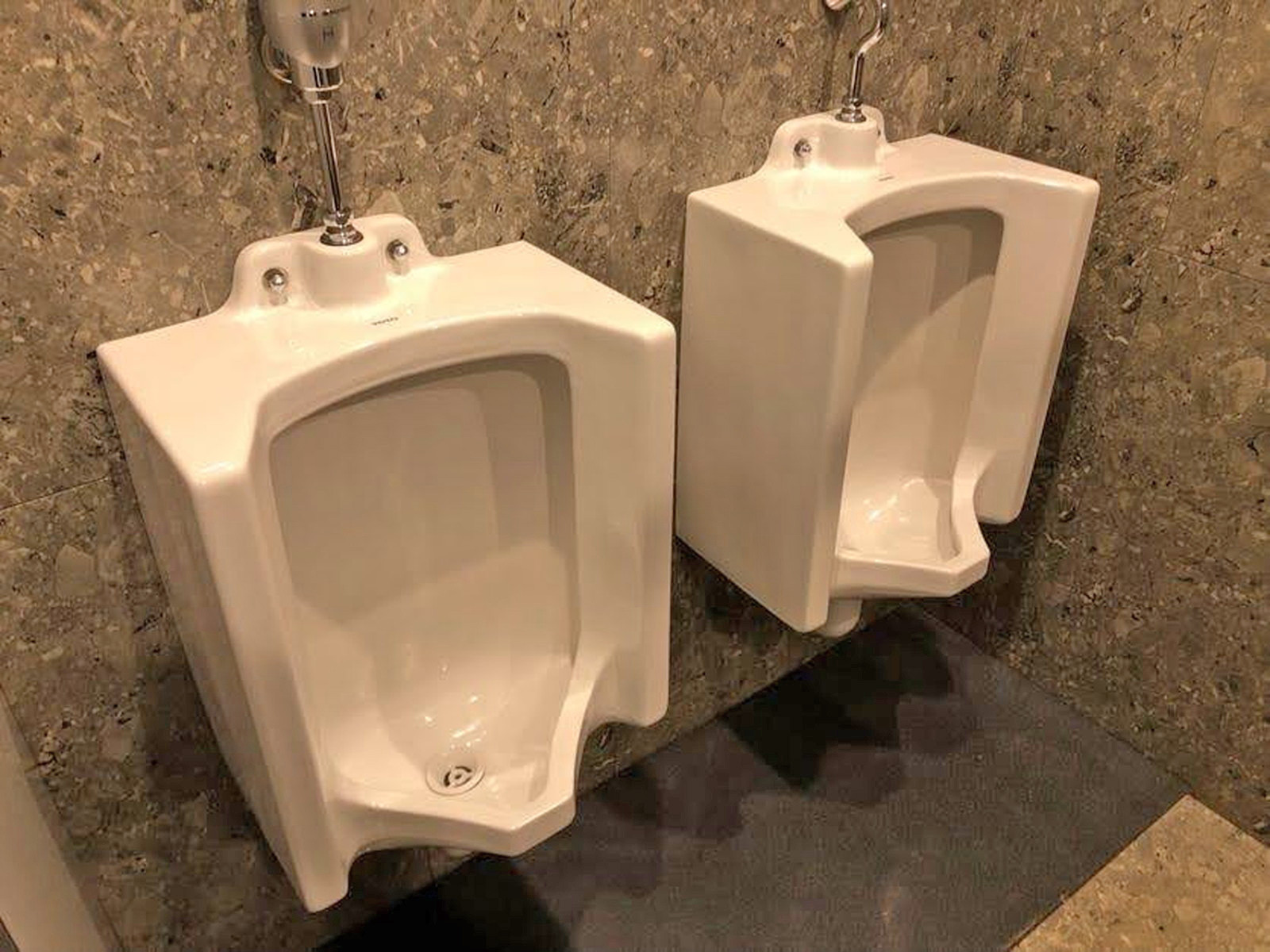 男性用トイレ