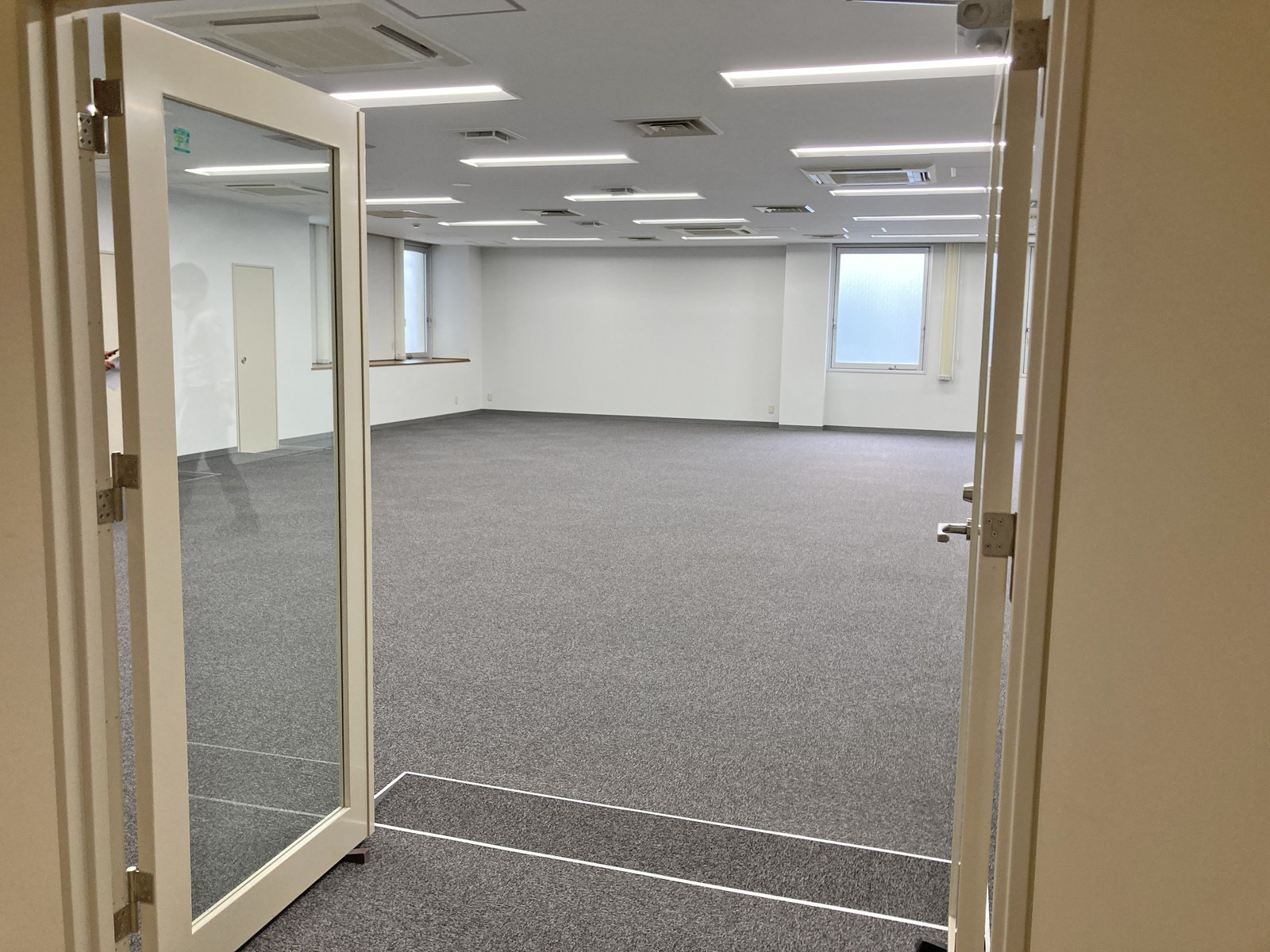 フロア出入り口