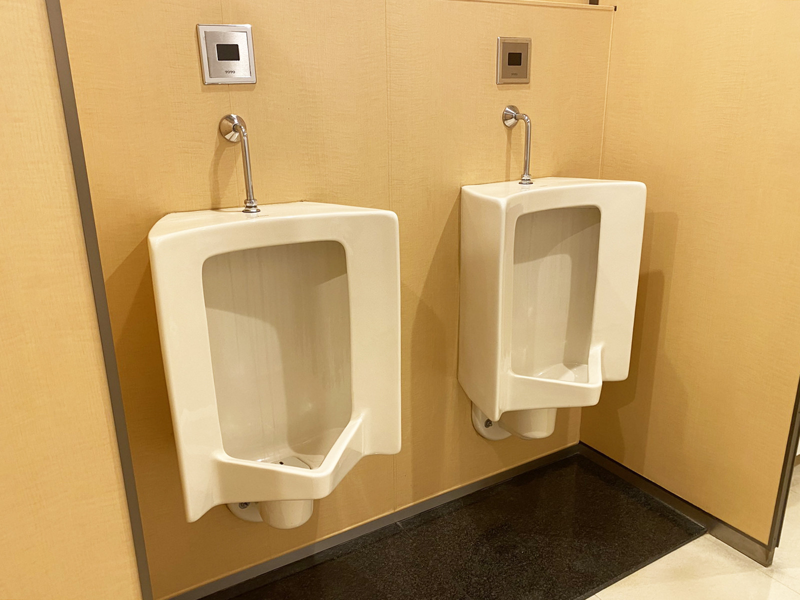 男性用トイレ