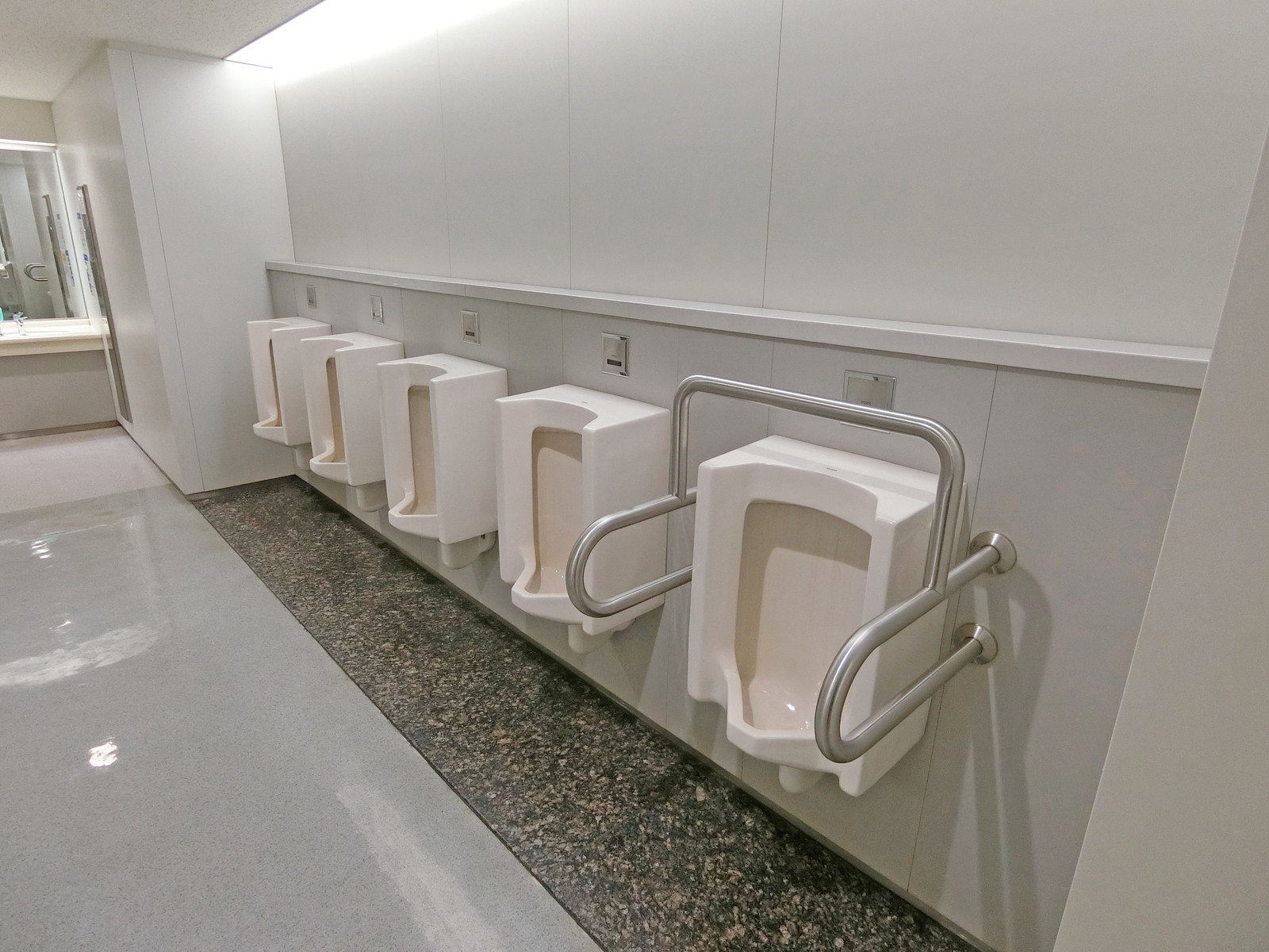 男性用トイレ