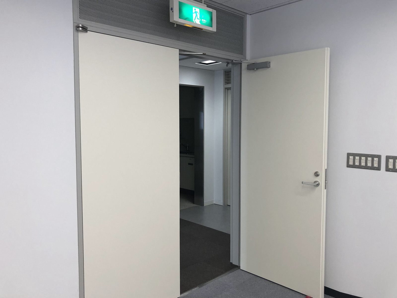 貸室出入口