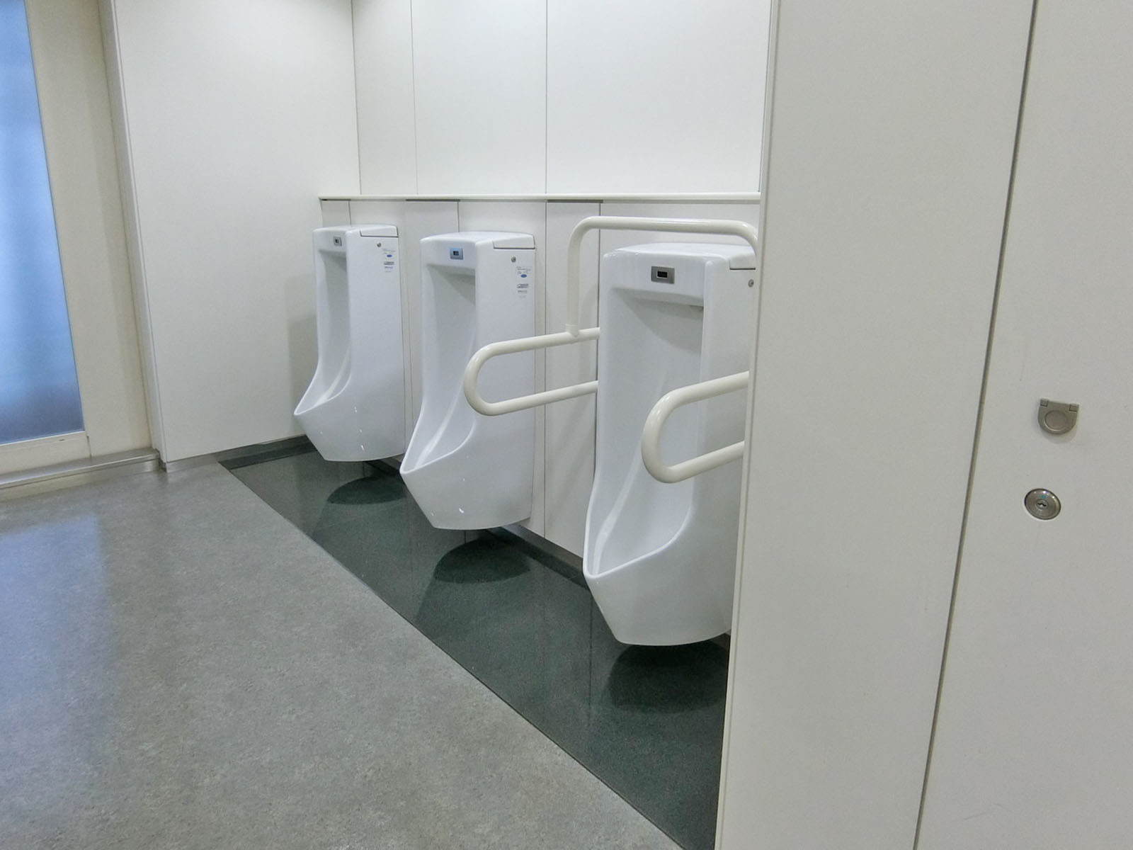 男性用トイレ
