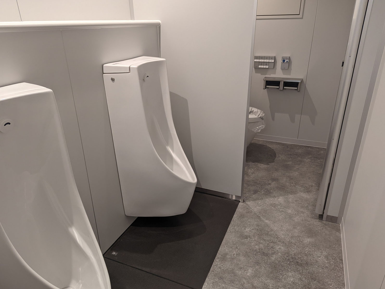 男性用トイレ