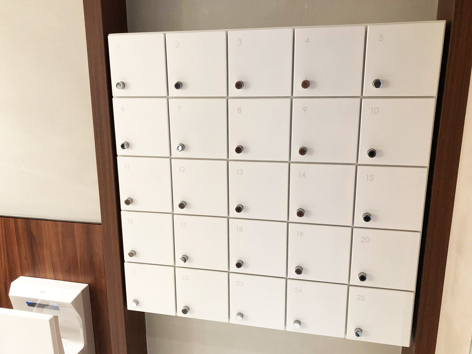 トイレ内の小物入れ
