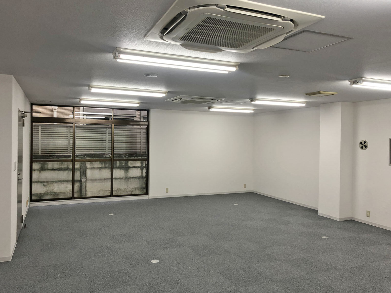 別角度の様子