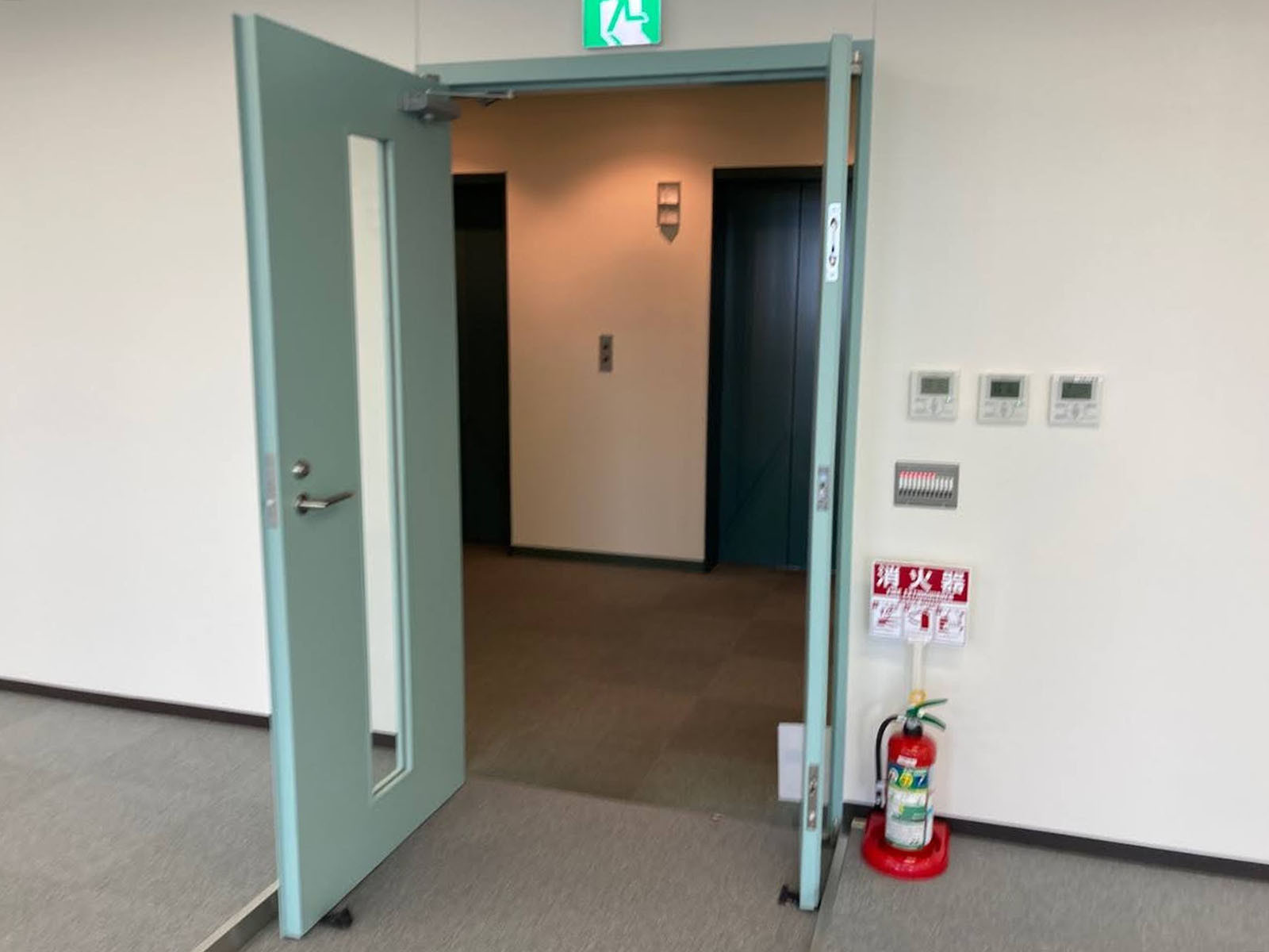 貸室出入り口