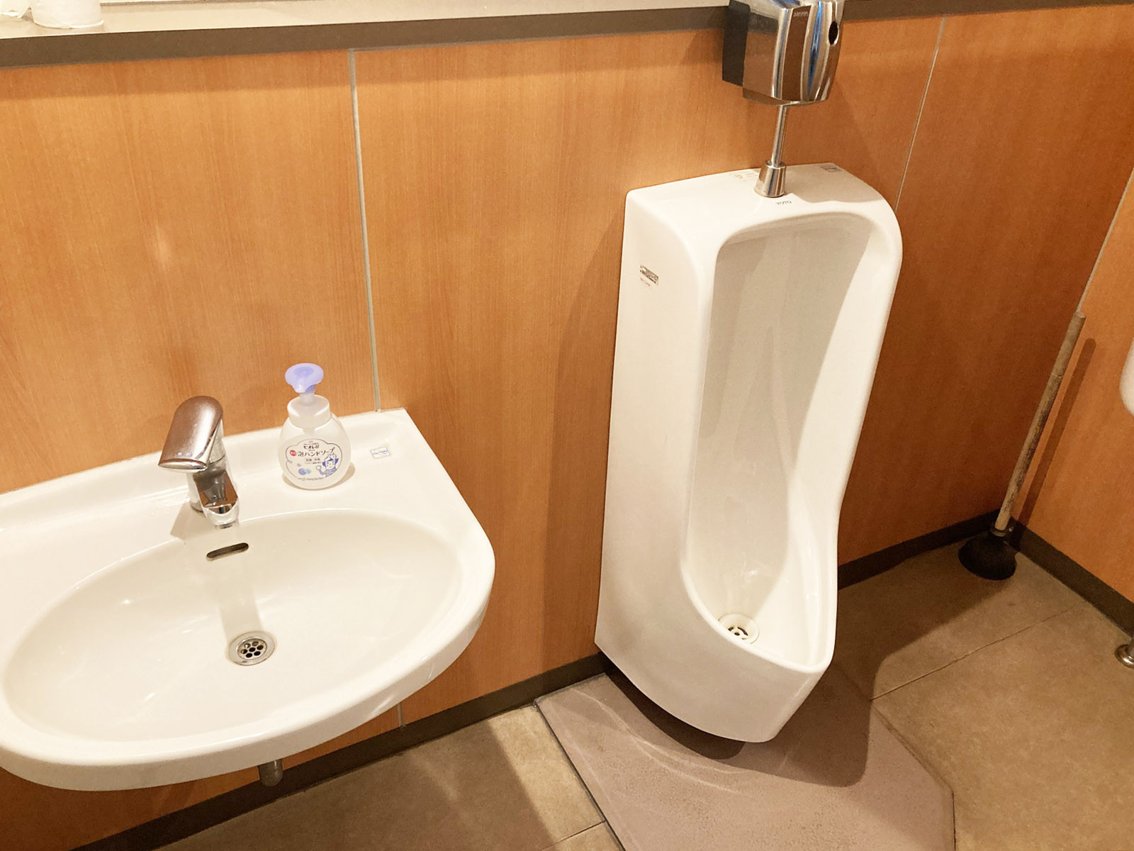 男性用トイレ