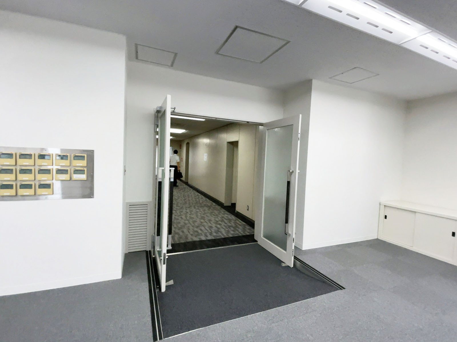 貸室出入口