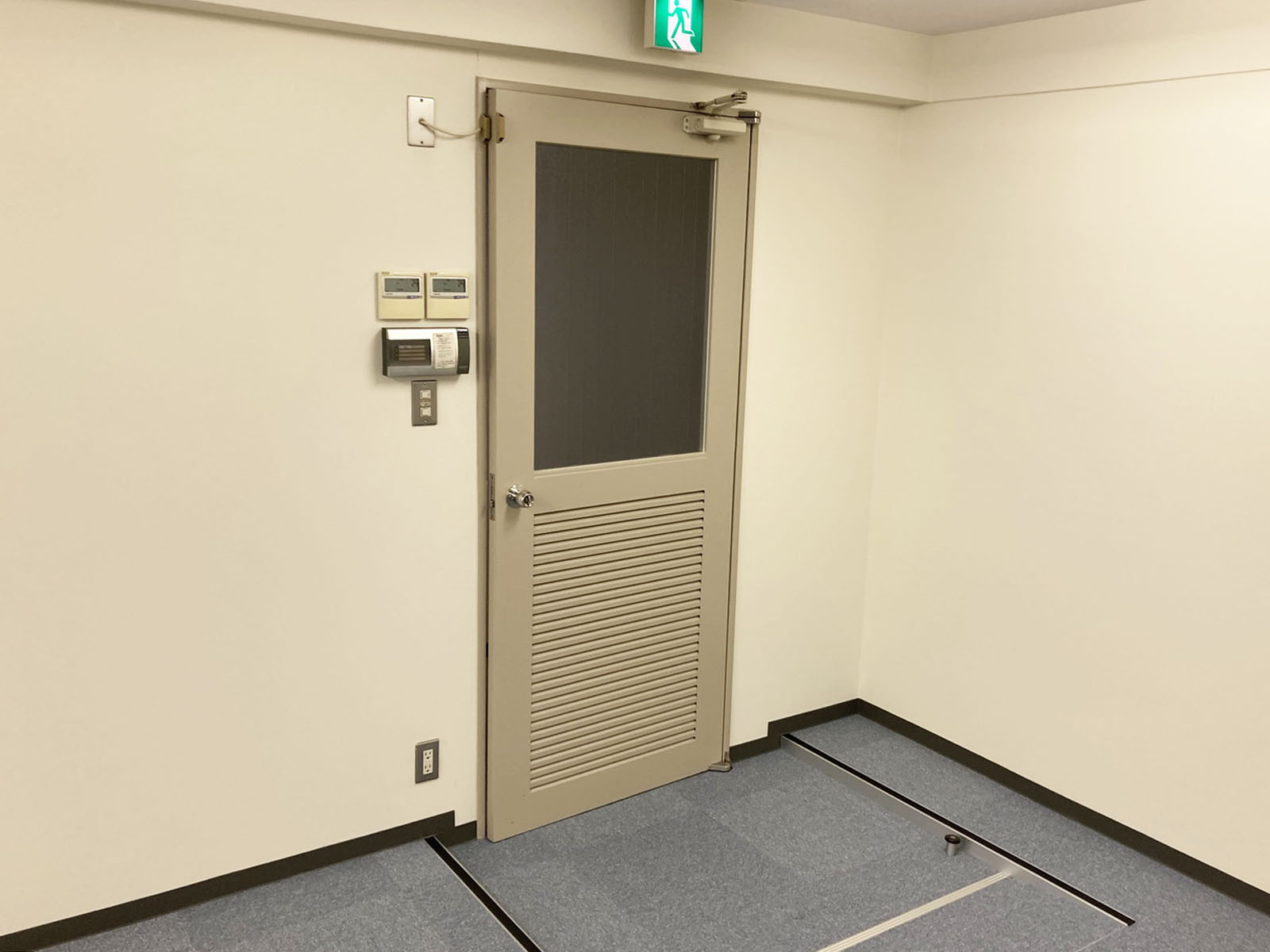 貸室出入口