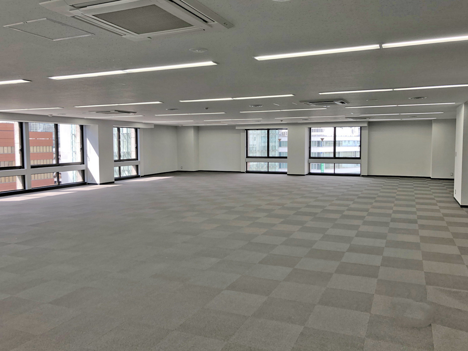 オフィス室内参考画像
