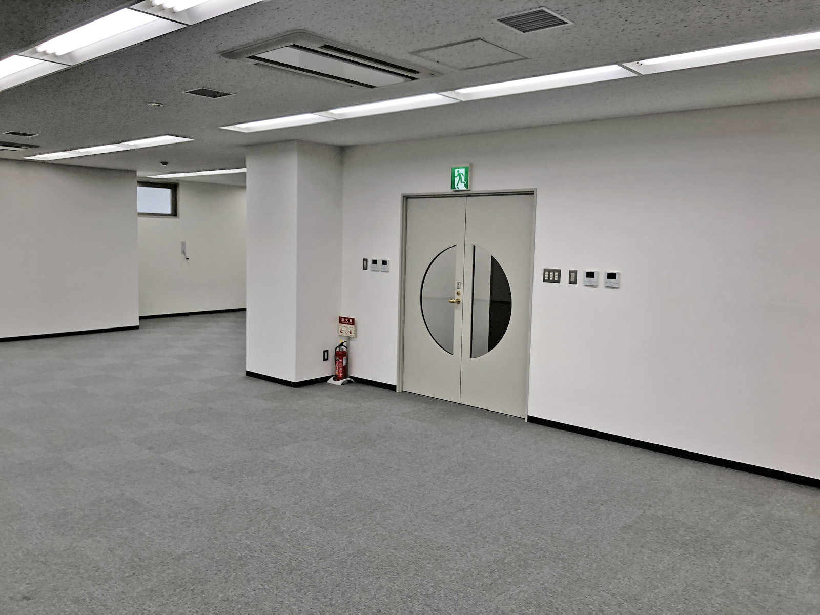 オフィス出入り口
