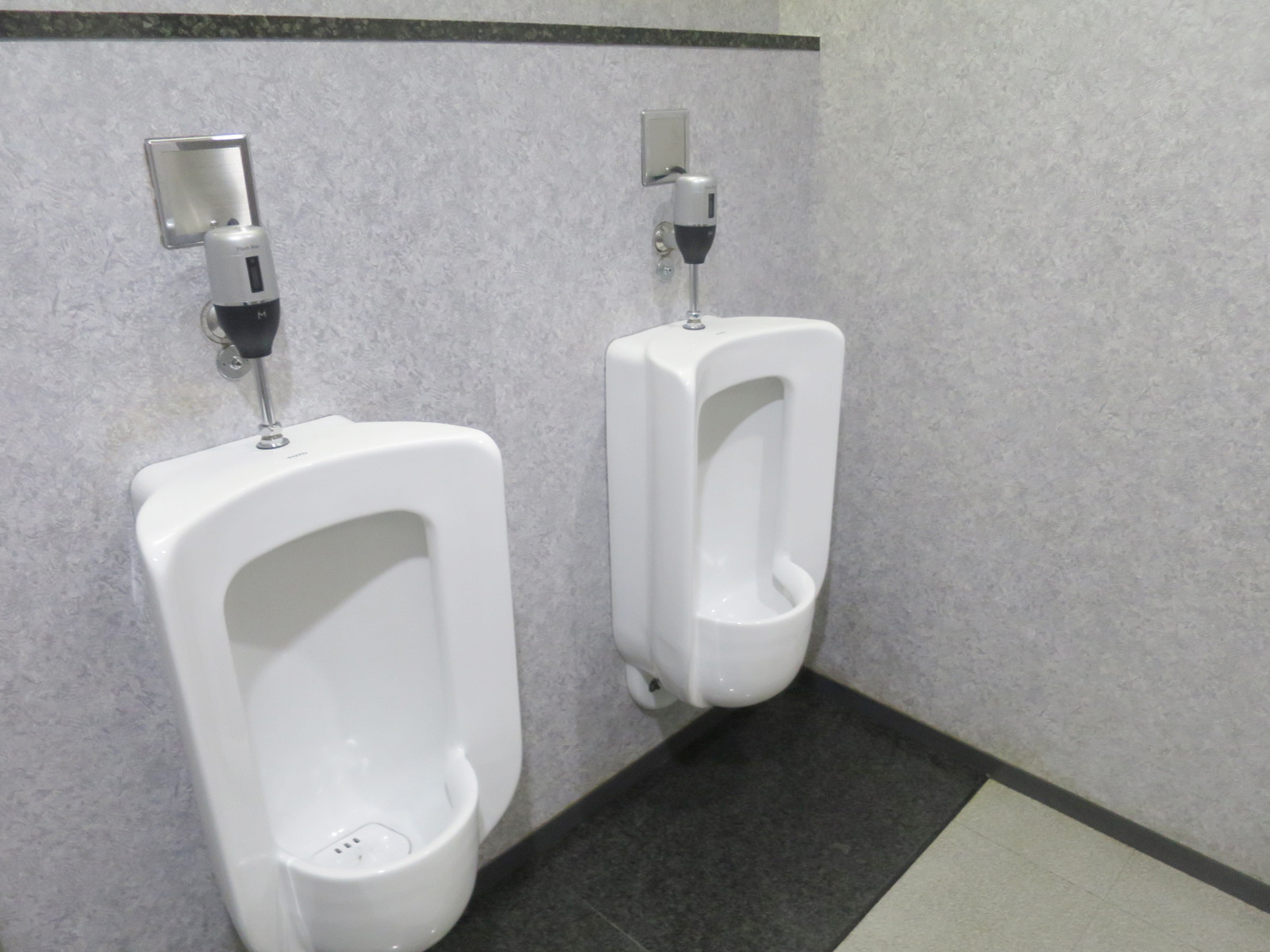 男性用トイレ
