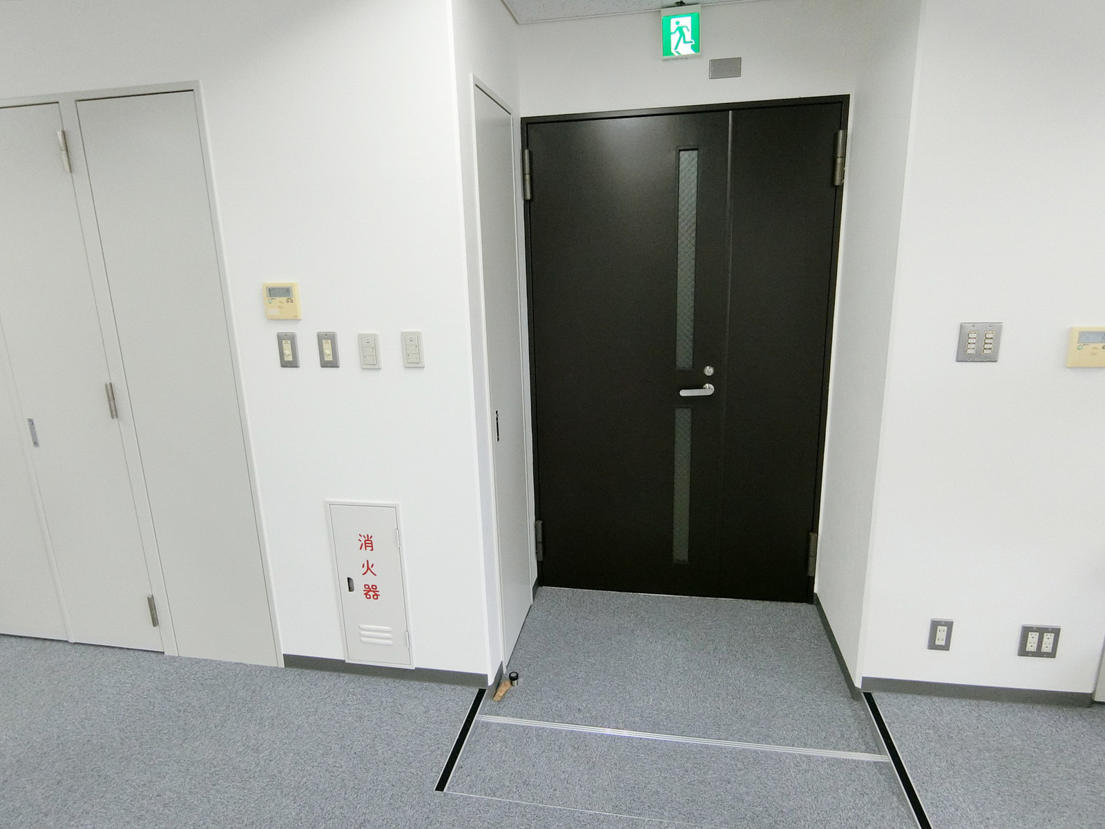 貸室出入口