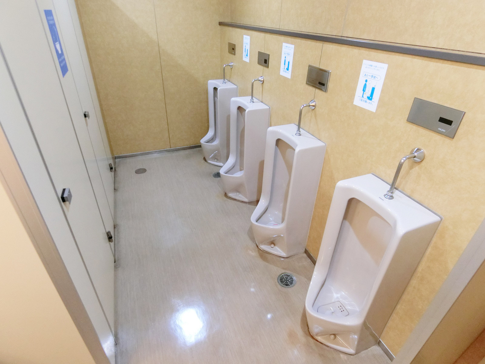 男性用トイレ