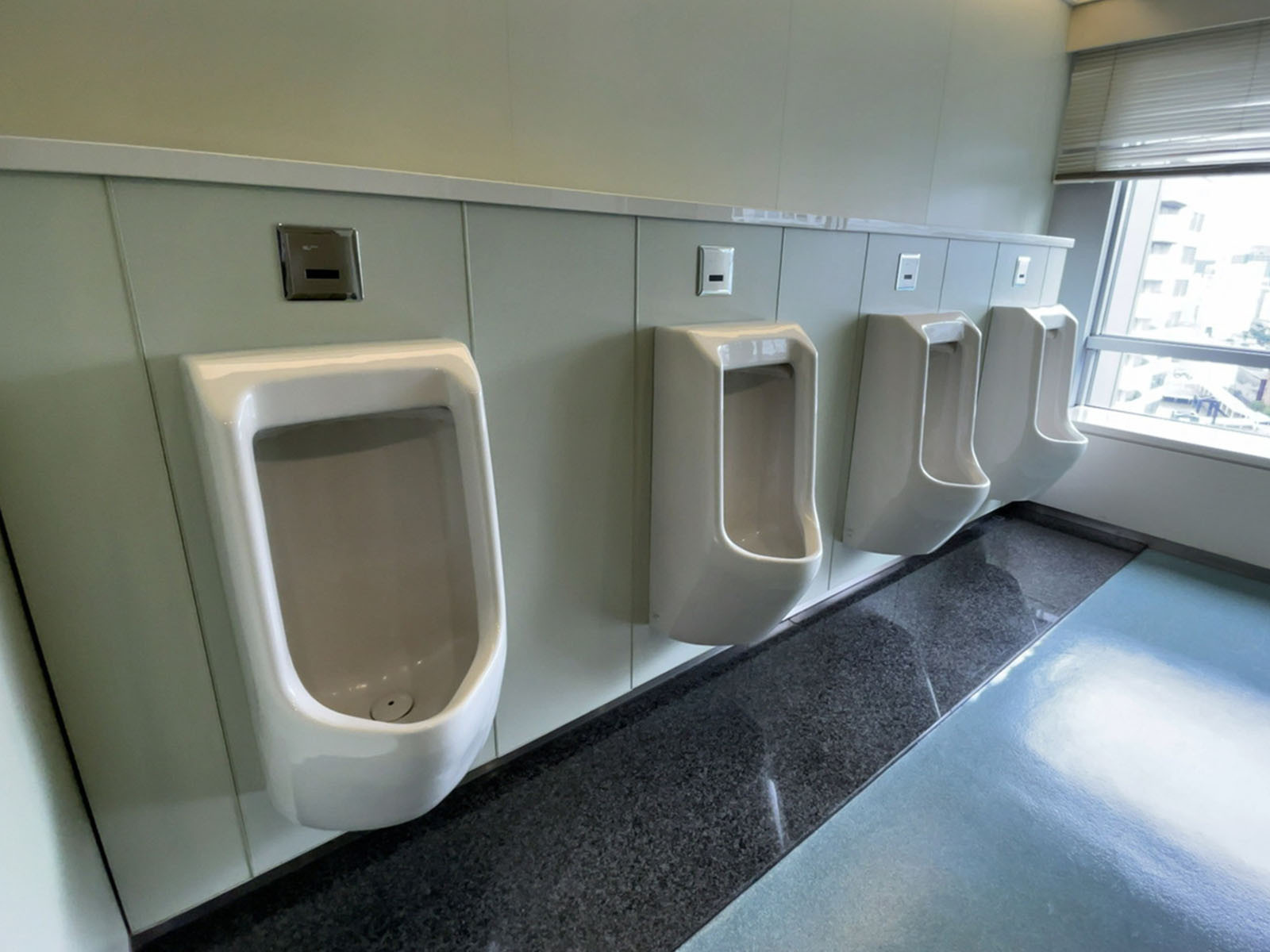 男性用トイレ