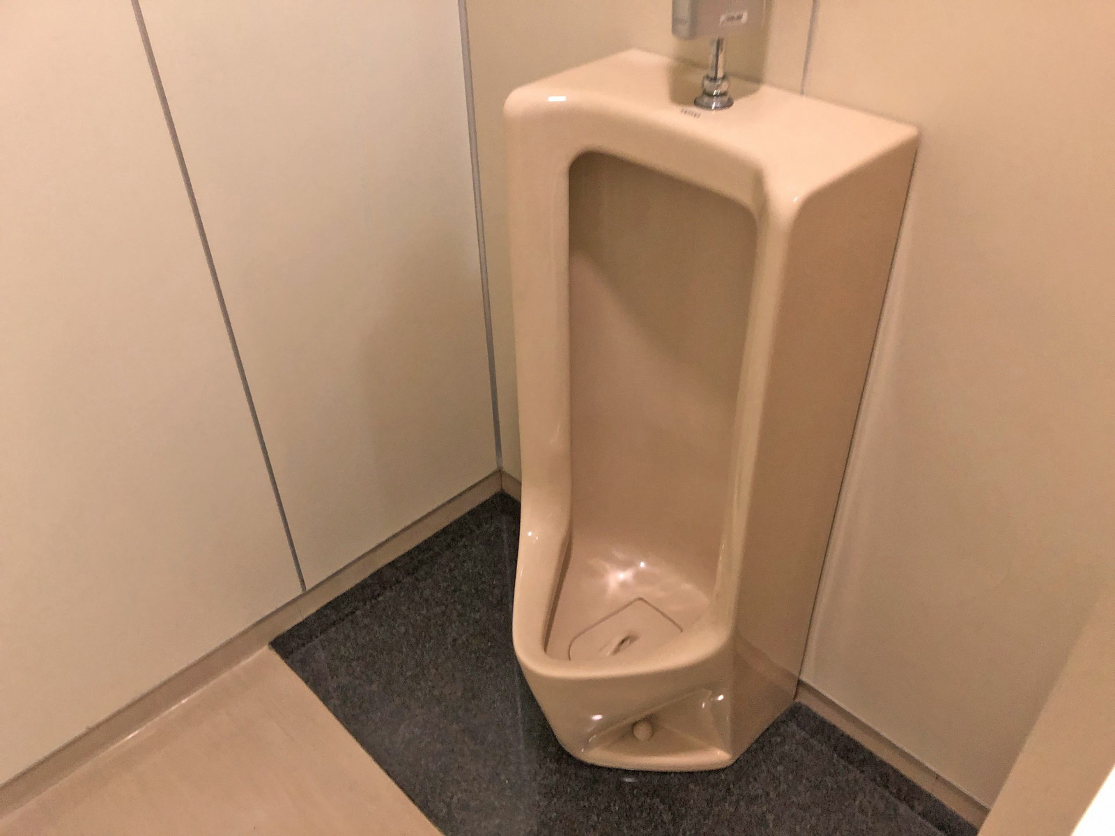 男性用トイレ