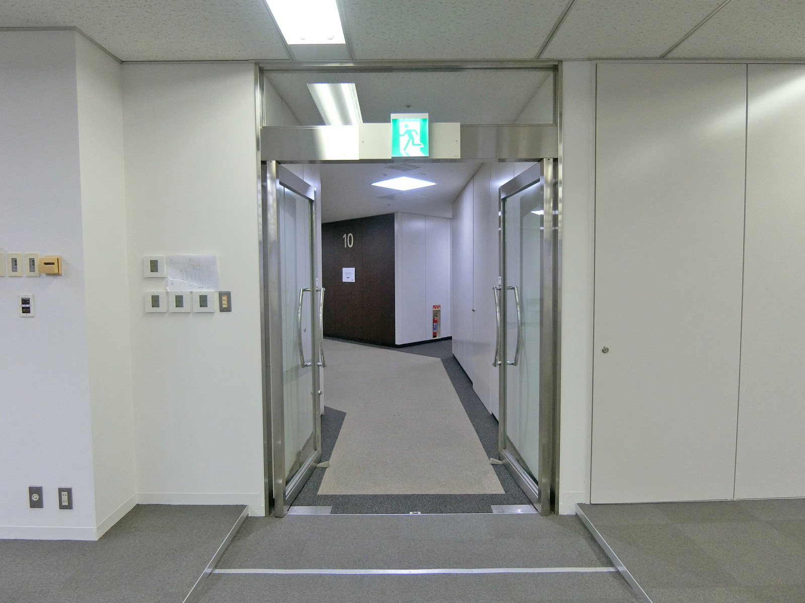 貸室出入口