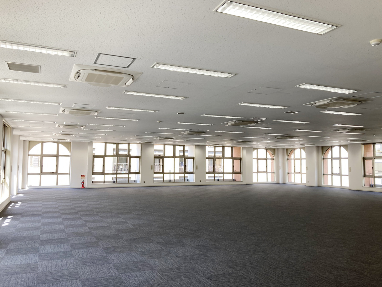 オフィス室内参考画像