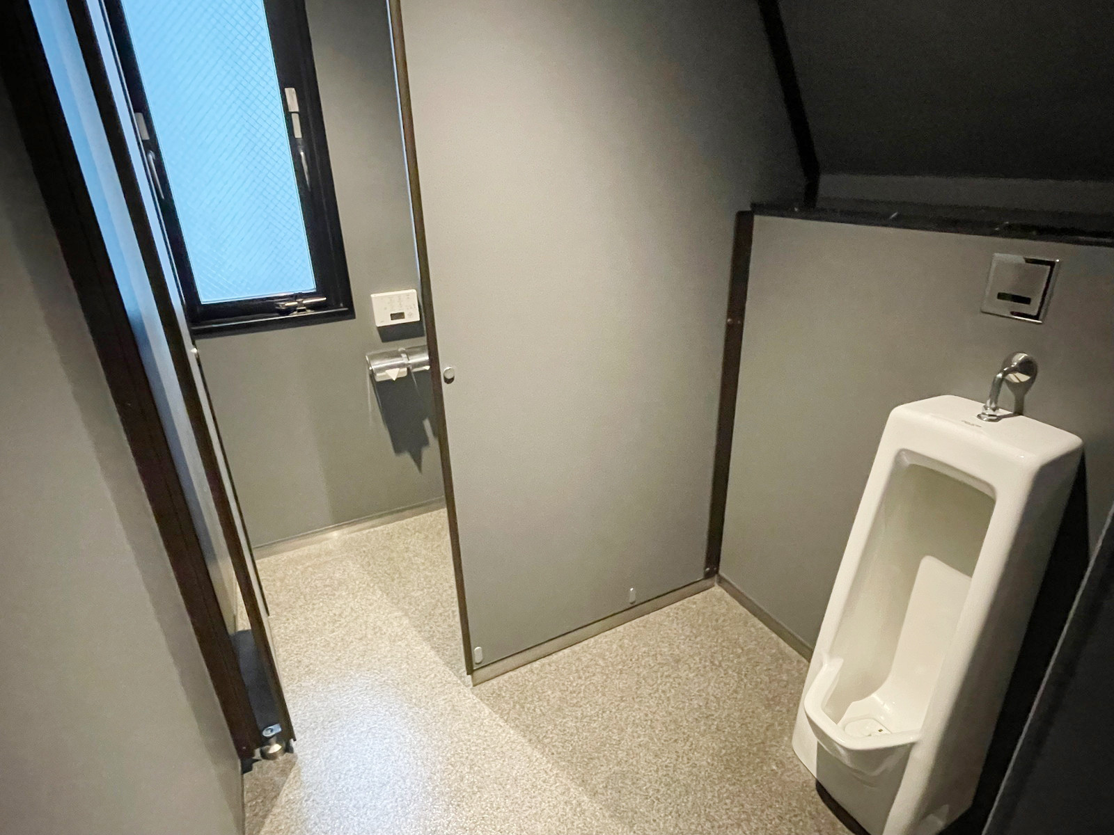 男性用トイレ