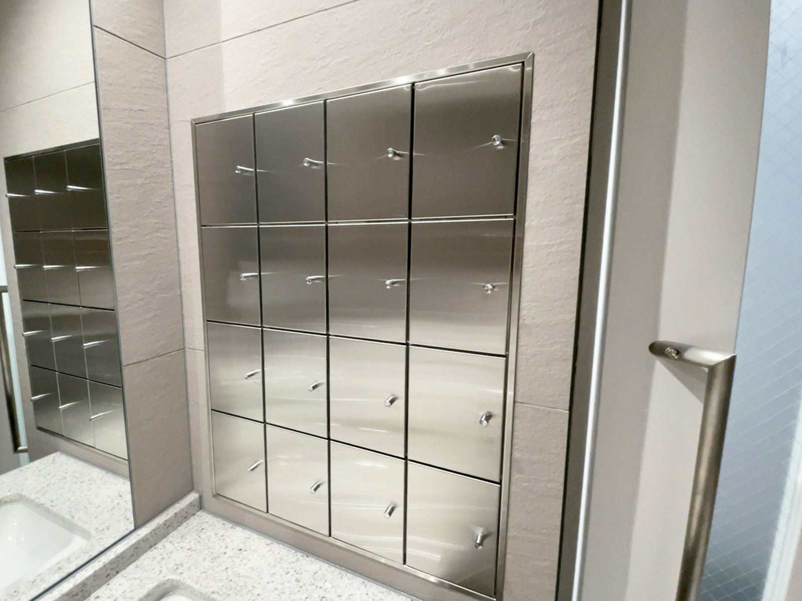 トイレ内の小物入れ