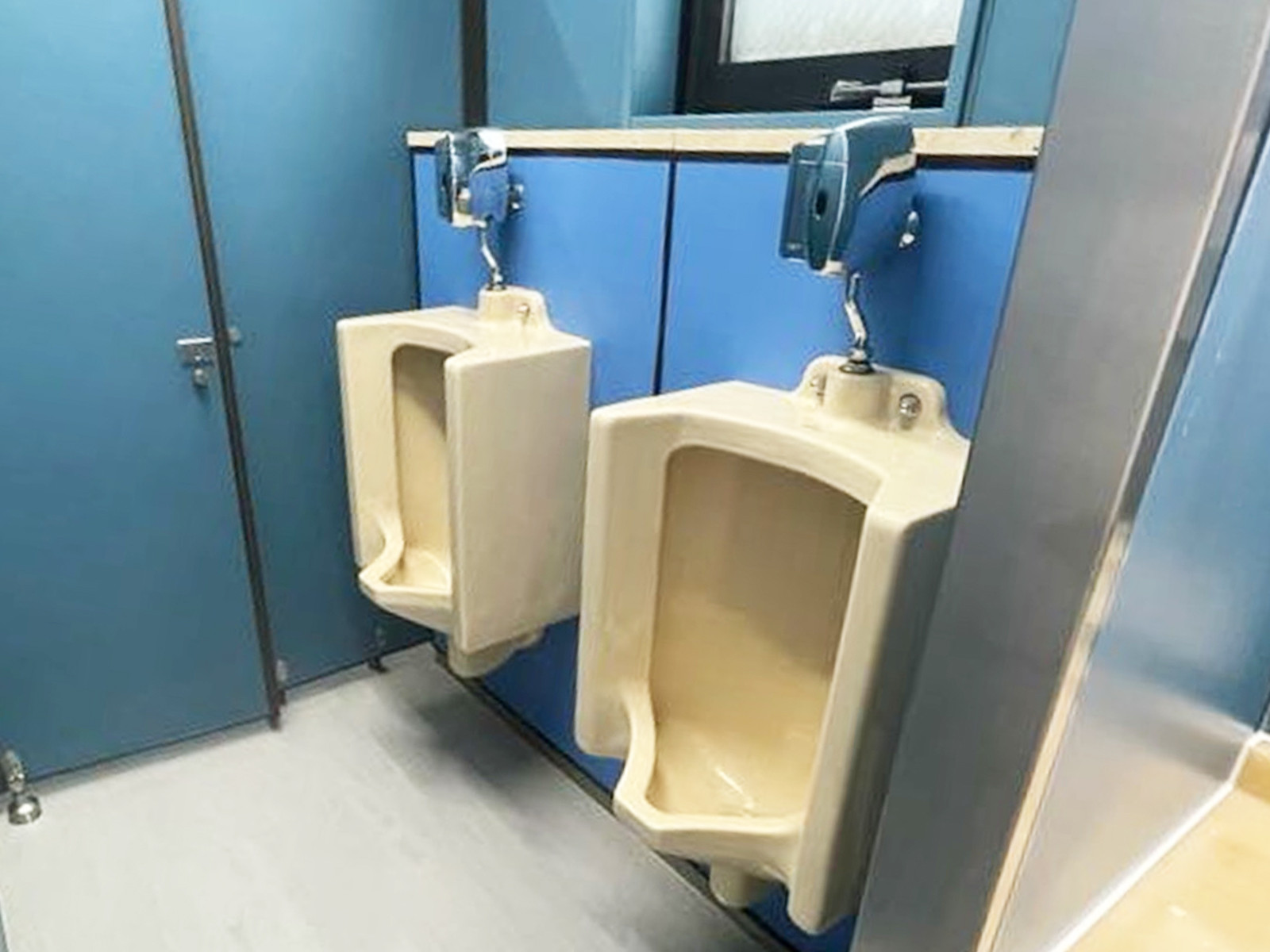 男性用トイレ