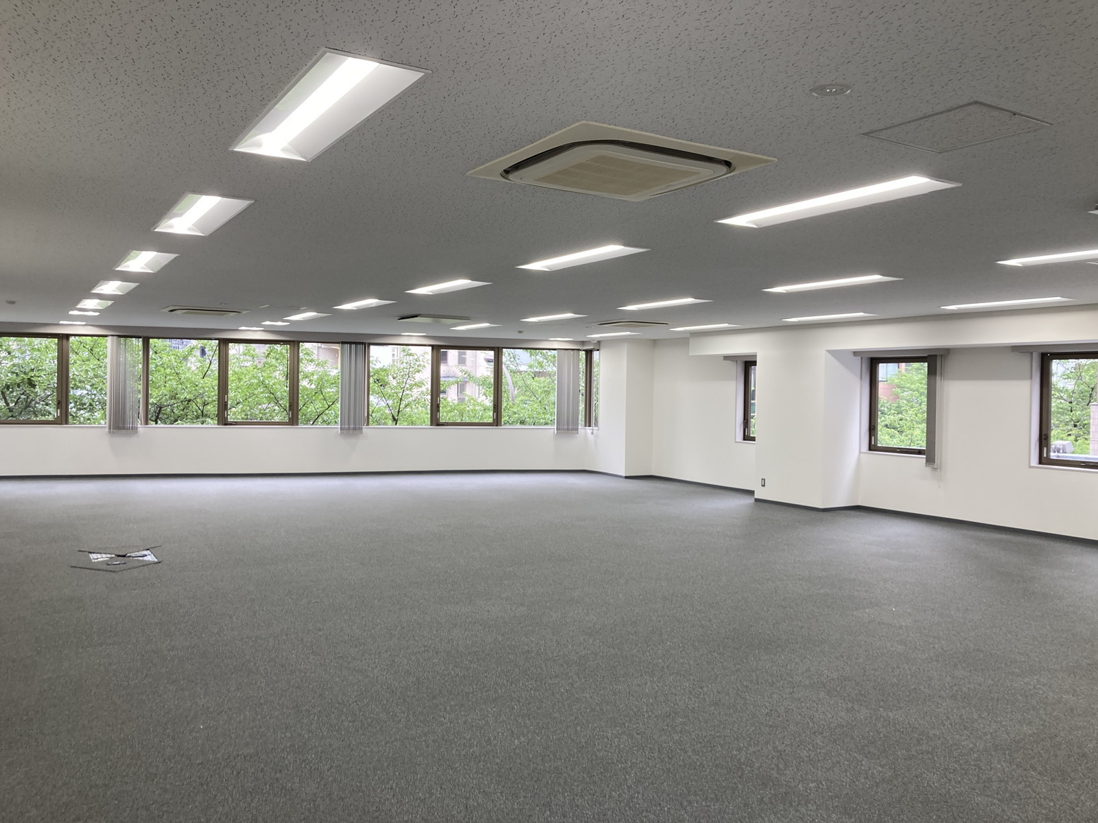 オフィス室内参考画像