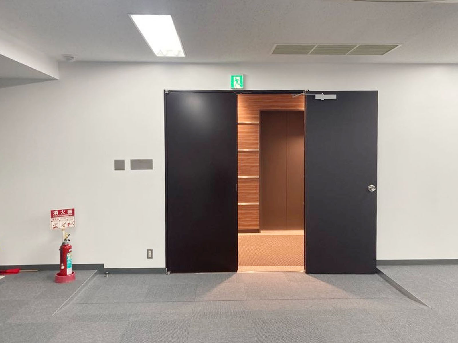 貸室出入口