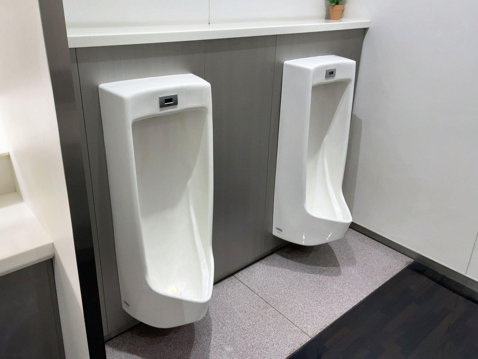男性用トイレ