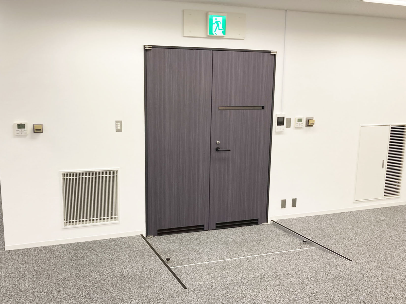 貸室出入口
