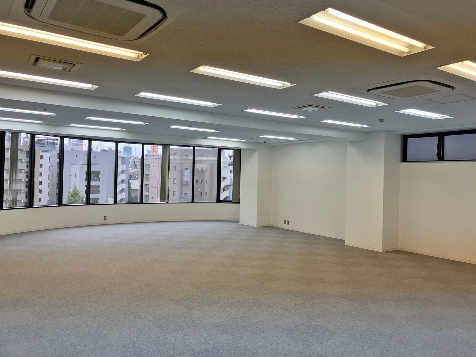 オフィス室内参考画像