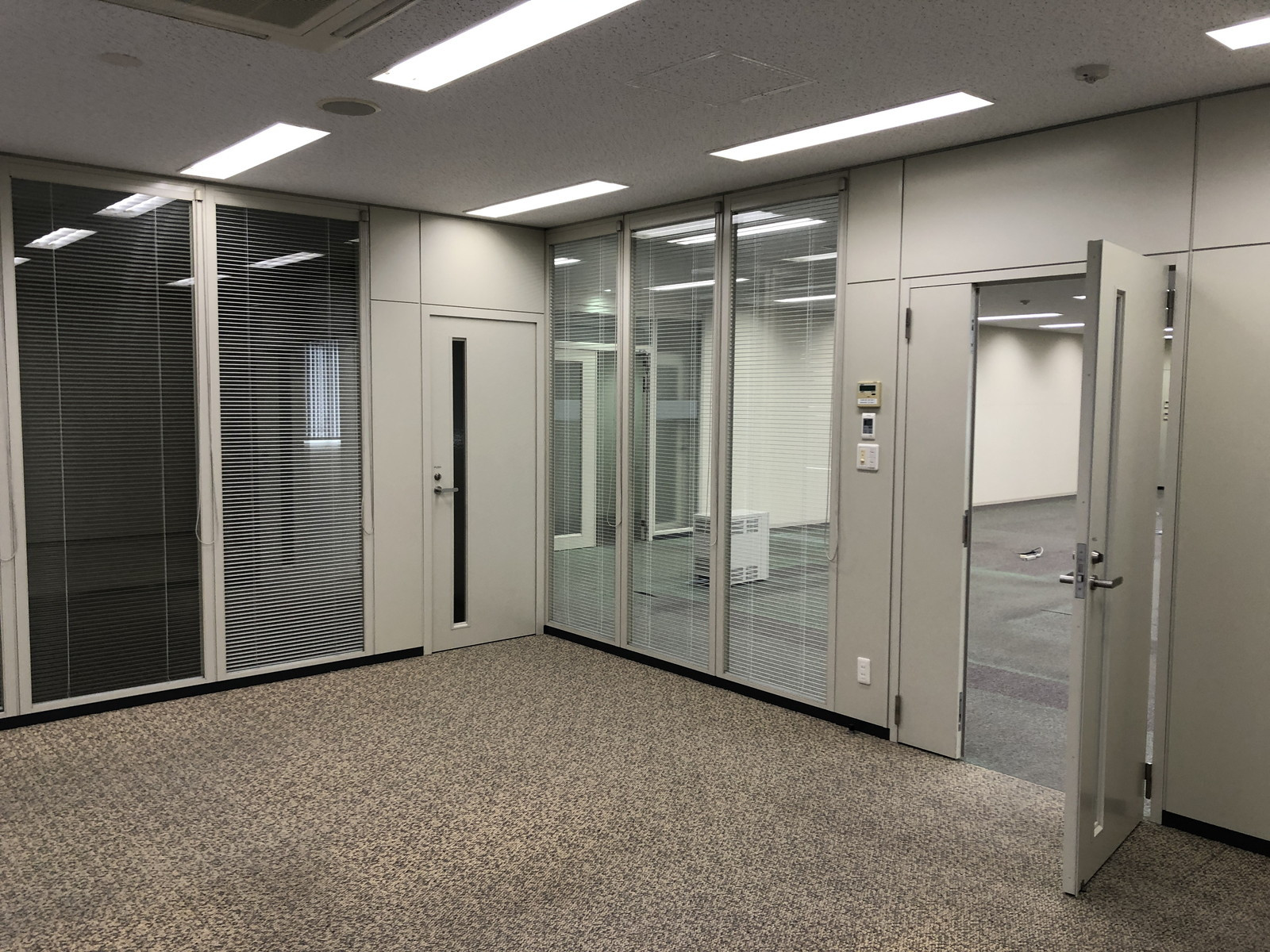 貸室出入口